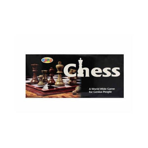 شطرنج في علبة كارتونية