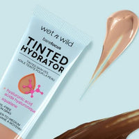 مكياج مرطب ملون بلون مطفأ اللمعة من ويت إن وايلد باري فوكس أسمر متوسط خالي من الزيوت Wet n Wild Bare Focus Tinted Hydrator Matte Finish, Medium Tan, Oil-Free, Moisturizing Makeup | Hyaluronic Acid | Sheer To Medium Coverage