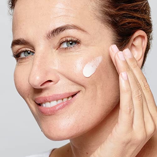 مرطب نهاري مضاد للشيخوخة من لوريال باريس إيج بيرفكت كولاجين إكسبرت L'Oreal Paris Age Perfect Collagen Expert Anti-Aging Day Moisturizer, Even Tone, Rehydrate and Firm Maturing Skin, 2.5 oz