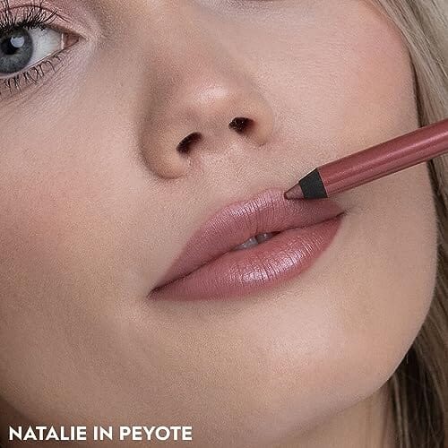 قلم شفاه انزلاقي 24/7 من أوربان ديكاي URBAN DECAY 24/7 Glide-On Lip Pencil - Waterproof & Longwearing Lip Liner - Smooth, Creamy & Moisturizing Formula with Vitamin E - Prevents Lipstick from Feathering – Peyote (Metallic Mauve), 0.04 oz