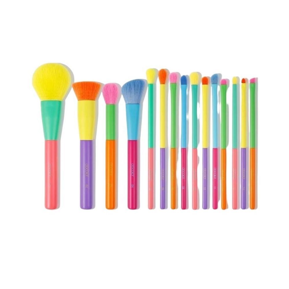 Set makeup brushes
